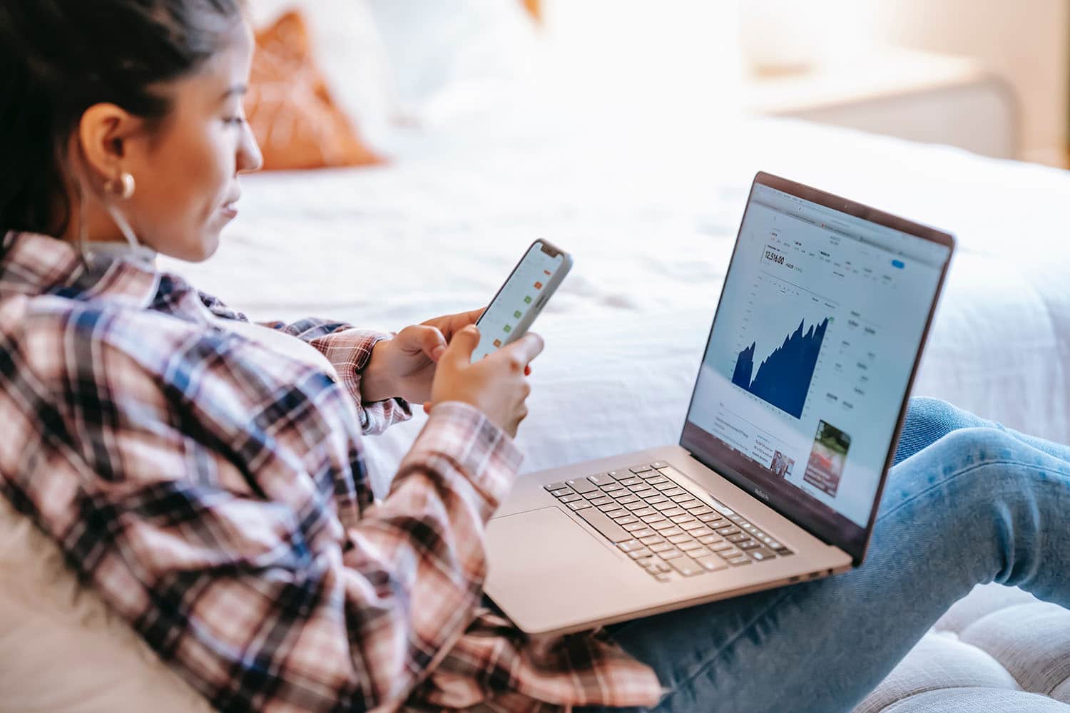 woman checking her investing behaviour bias